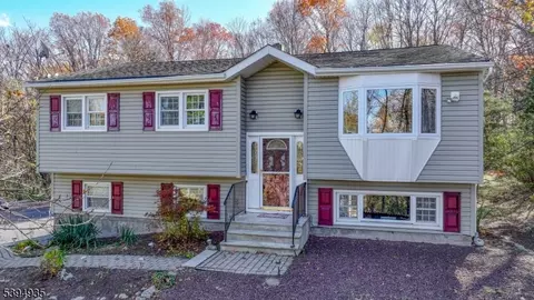 27 Courtland Dr, Wantage, NJ 07461