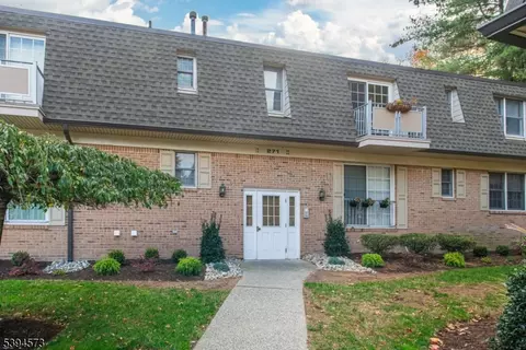 271 Collignon Way, River Vale, NJ 07675