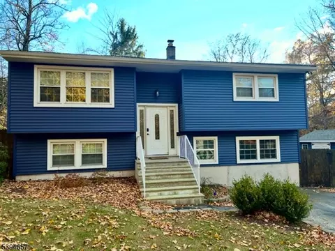 21 Karen Rd, Highland Lakes, NJ 07422