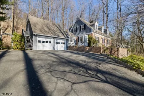 221 Old Somerset Rd, Watchung, NJ 07069
