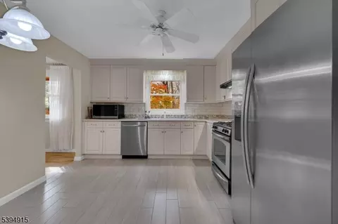 39 Old Stirling Rd, Warren, NJ 07059 photo 8