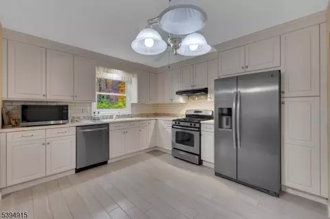 39 Old Stirling Rd, Warren, NJ 07059 photo 6
