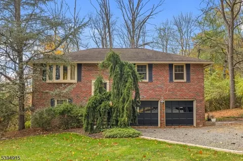 39 Old Stirling Rd, Warren, NJ 07059