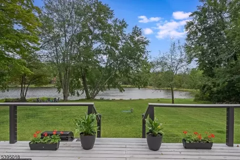 947 Plymouth Lake Dr, Newton, NJ 07860