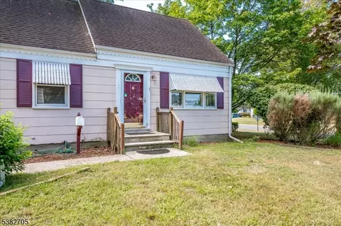 Exterior - 310 Howard Ave, Middlesex, NJ 08846 photo 4 of 8