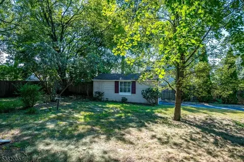 Exterior - 310 Howard Ave, Middlesex, NJ 08846 photo 7 of 8