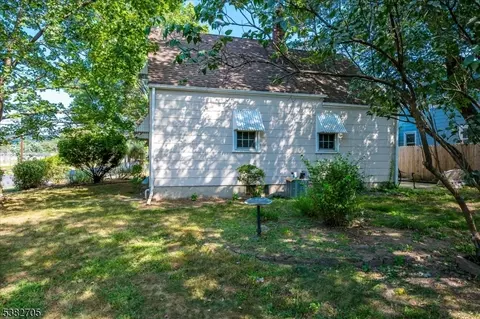 Exterior - 310 Howard Ave, Middlesex, NJ 08846 photo 6 of 8