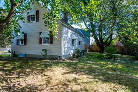 Exterior - 310 Howard Ave, Middlesex, NJ 08846 photo 5 of 8