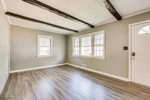 Living - 310 Howard Ave, Middlesex, NJ 08846 photo 2 of 5
