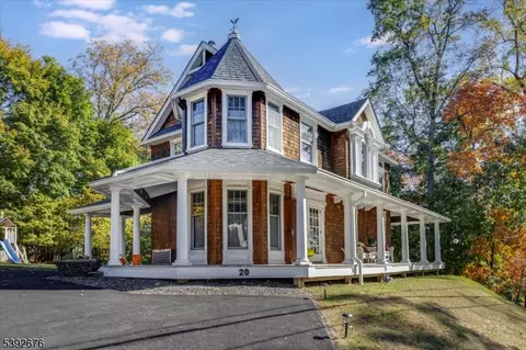 20 Mountain Ave, Park Ridge, NJ 07656