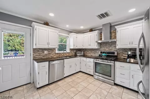 156 Margaret Ave, Nutley, NJ 07110 photo 8