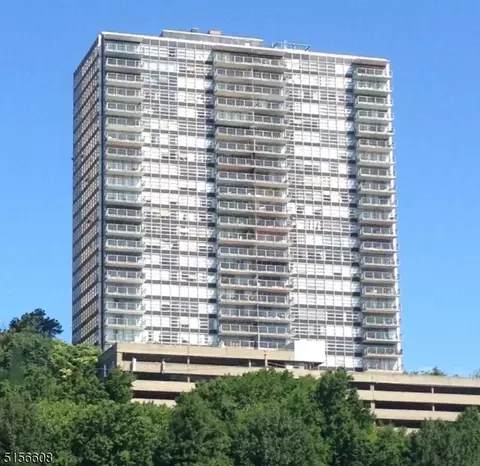 6050 Blvd E #3E, West New York, NJ 07093