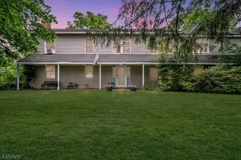 9 Mueller Ln, Washington, NJ 07882