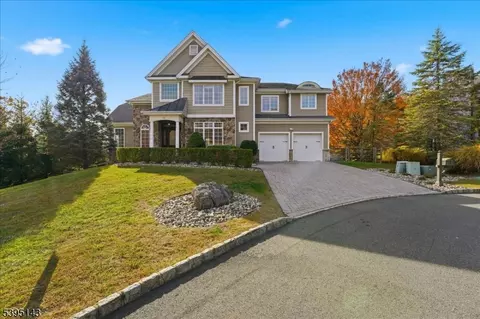 65 Overlook Rdg, Oakland, NJ 07436
