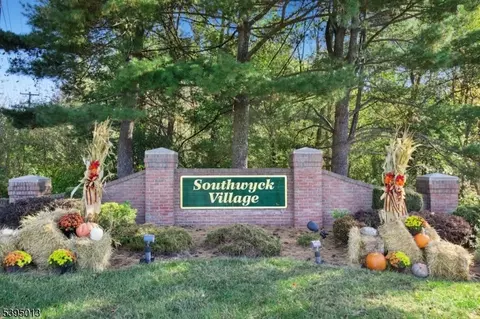 21 Yarmouth Ct, Scotch Plains, NJ 07076