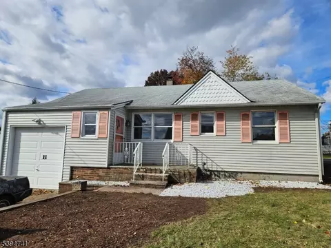 11 Dartmouth St, Edison, NJ 08837