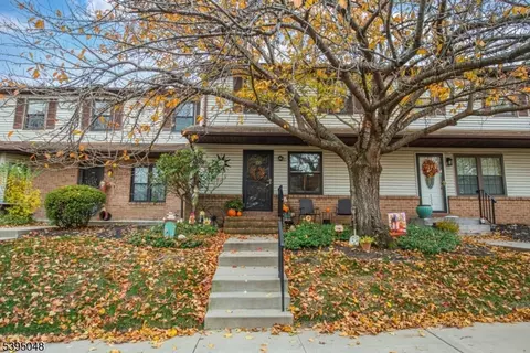 135 Cynthia Dr, Hackettstown, NJ 07840