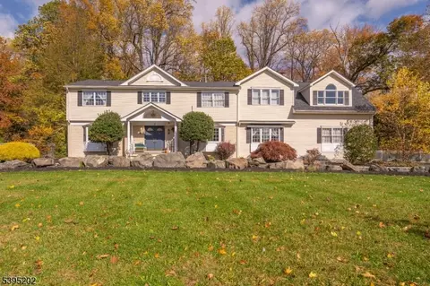 2 Unami Ln, Scotch Plains, NJ 07076