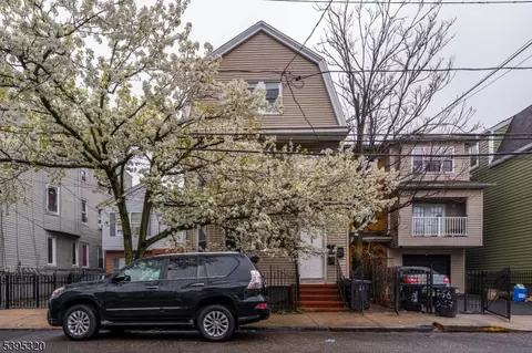 764 S 17th St, Newark, NJ 07103