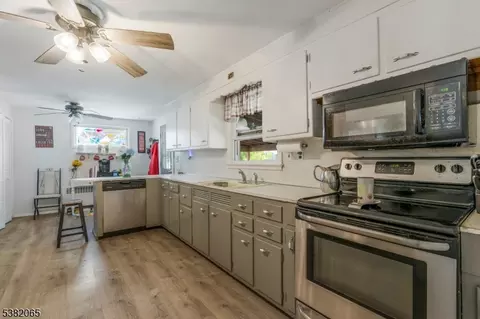 138 Runyon Ave, Middlesex, NJ 08846 photo 8