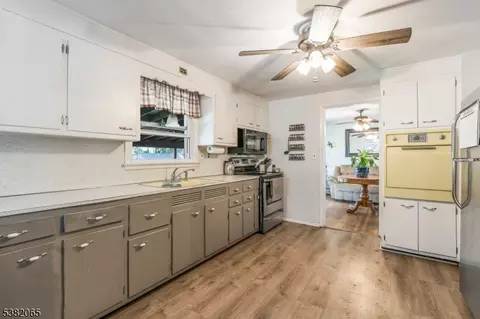 138 Runyon Ave, Middlesex, NJ 08846 photo 9