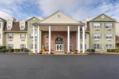 4 Richmond Rd #216, West Milford, NJ 07480