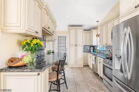 2 Canal St, Highland Lakes, NJ 07422