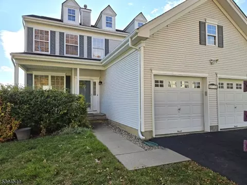 33 Saxton Dr, Hackettstown, NJ 07840