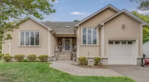 34 Hunter St, Succasunna, NJ 07876