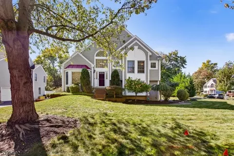 17 Elm St, Hopewell, NJ 08525