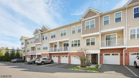 204 Dickson Ct, Highland Park, NJ 08904
