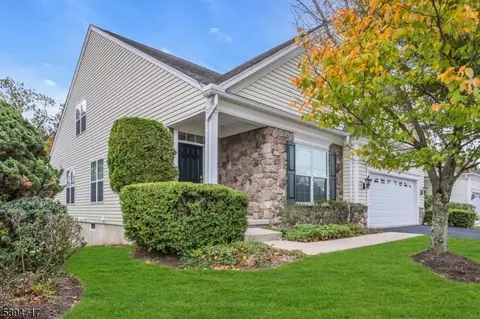 468 Crossfields Ln, Somerset, NJ 08873
