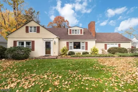 9 Beechwood Dr, Morristown, NJ 07960