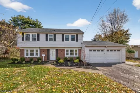 9 Larsen Rd, Somerset, NJ 08873