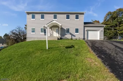 5 Heather Hill Rd, Port Murray, NJ 07865