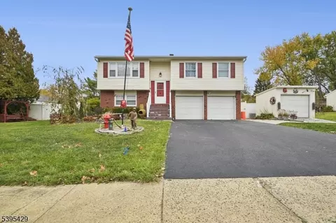197 Powderhorn Dr, Phillipsburg, NJ 08865