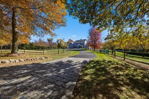 9 Doefield Rd, Califon, NJ 07830