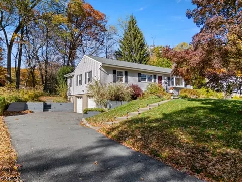 35 Ferncliff Rd, Morris Plains, NJ 07950