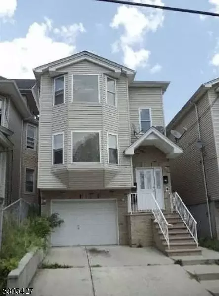 29 Mapes Ave, Newark, NJ 07112