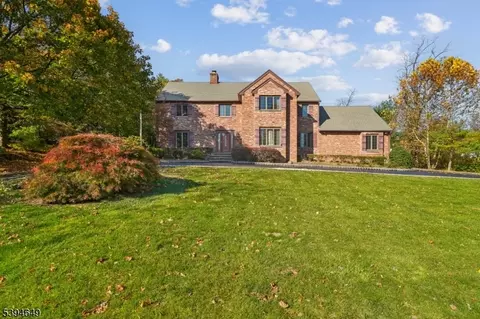 4 Punch Bowl Rd, Morristown, NJ 07960