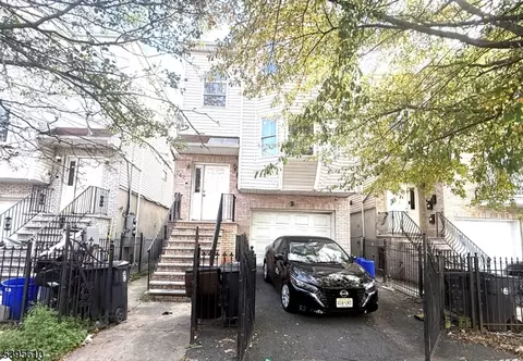 742 S 12th St, Newark, NJ 07103