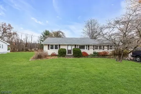 58 Sand Hill Rd, Annandale, NJ 08801