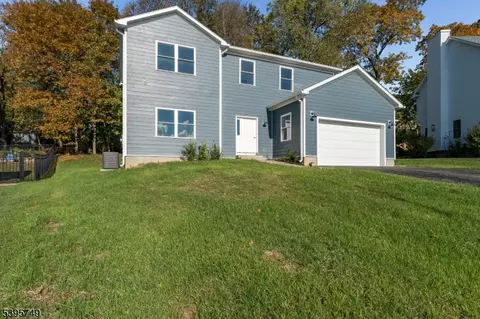 9 Heather Hill Rd, Port Murray, NJ 07865