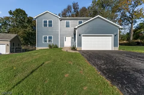 9 Heather Hill Rd, Port Murray, NJ 07865