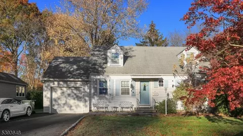 4 Lois Pl, Fanwood, NJ 07023
