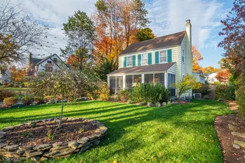31 Cleveland Rd, Caldwell, NJ 07006
