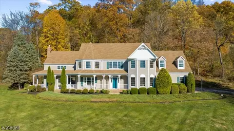 21 Country Pl, Lebanon, NJ 08833