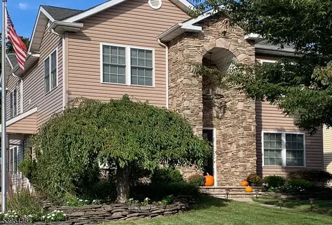 2 Eckhardt Ter, North Arlington, NJ 07031
