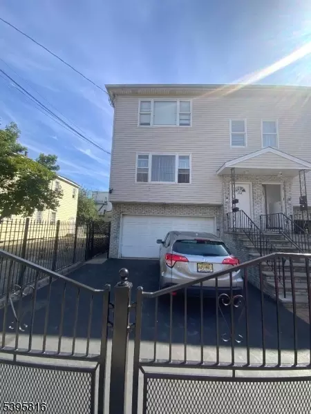 208 Erie St, Elizabeth City, NJ 07206