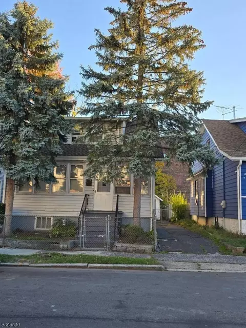 16 Spencer St, Newark, NJ 07106
